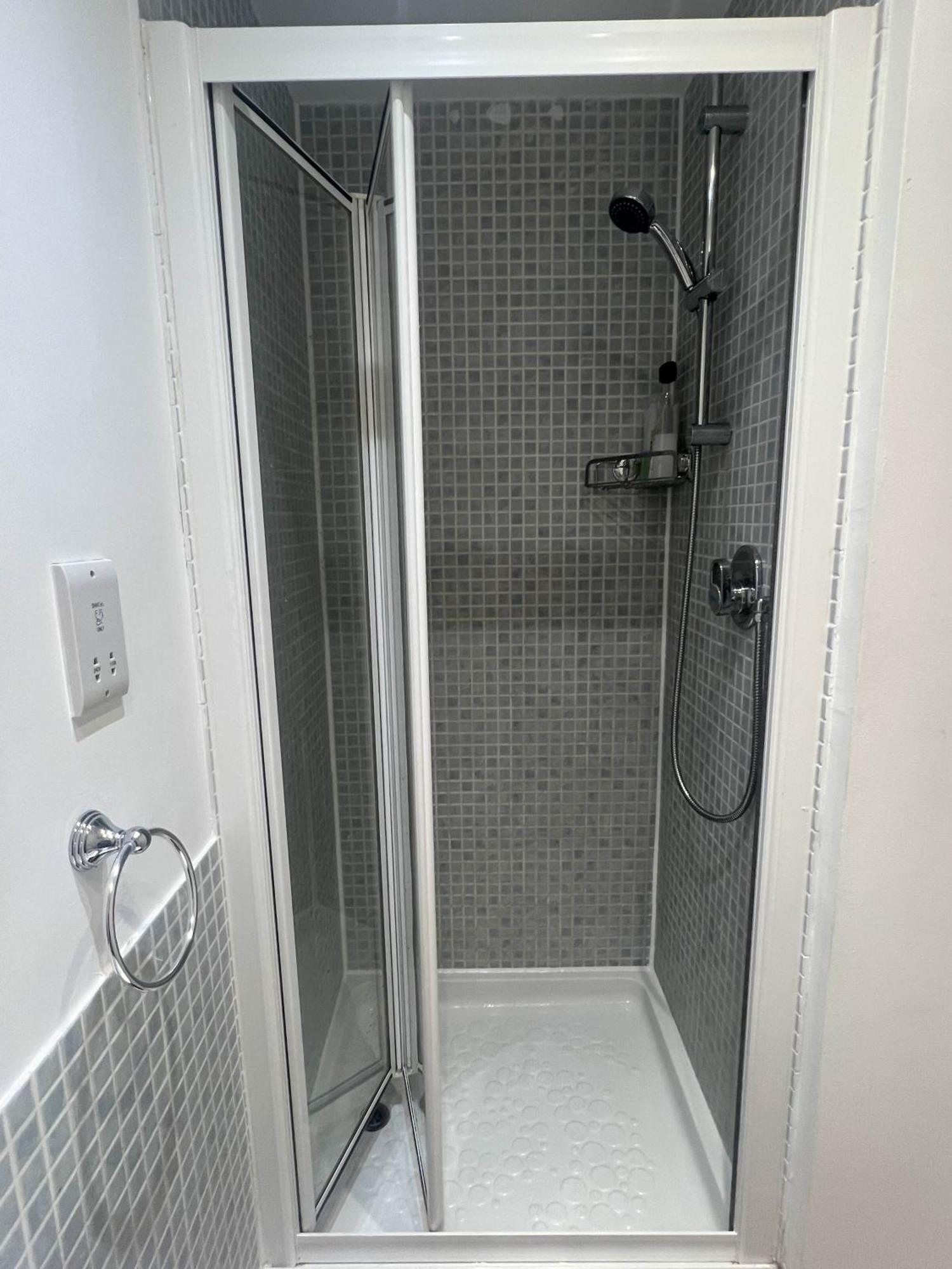 Luxury Rooms And An En-Suite Room With Free Wi-Fi Clarendon Way Colchester Exteriör bild