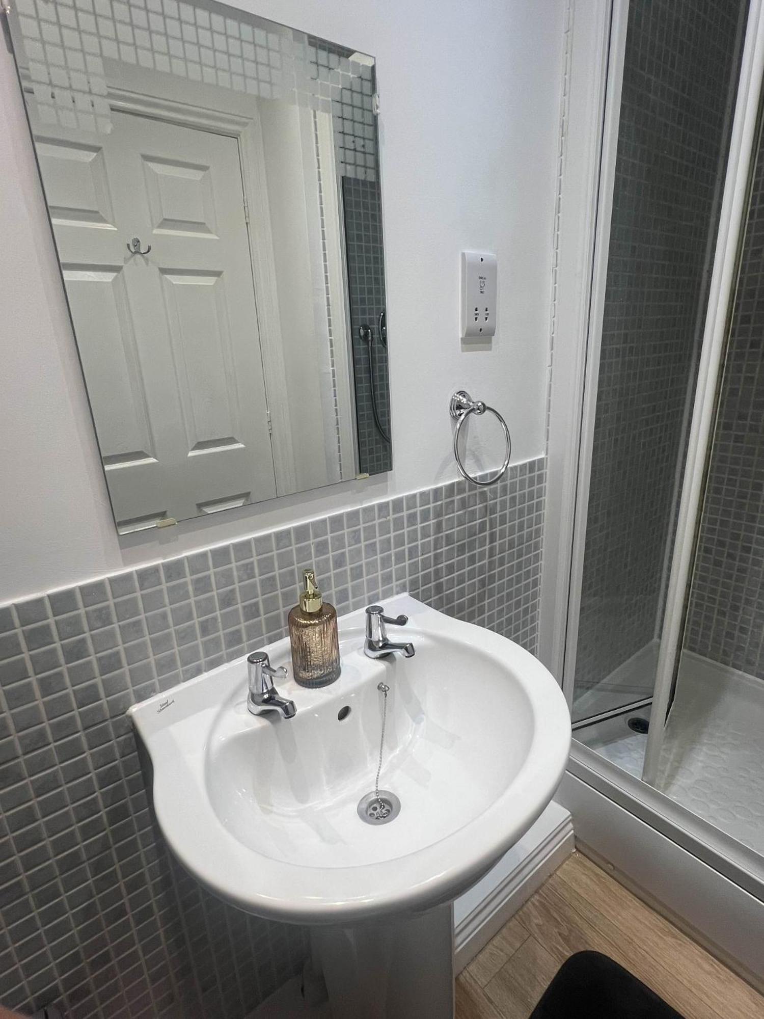 Luxury Rooms And An En-Suite Room With Free Wi-Fi Clarendon Way Colchester Exteriör bild